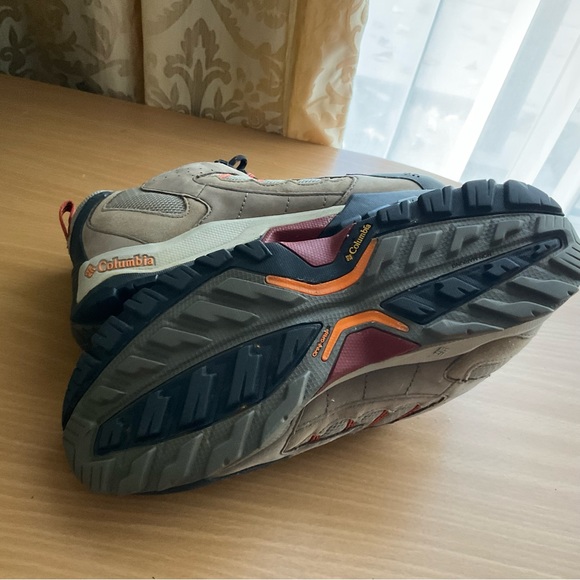 Columbia Waterproof  hiking Shoes men Sz 10 - Picture 4 of 6